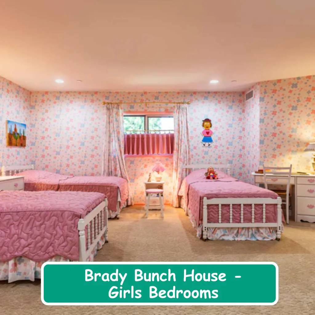 Brady Bunch House Girls Bedrooms