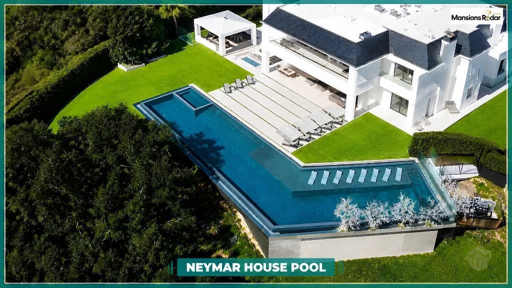 Neymar House Pool