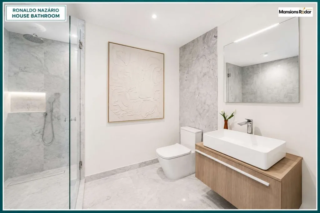 Ronaldo Nazário House Bathroom